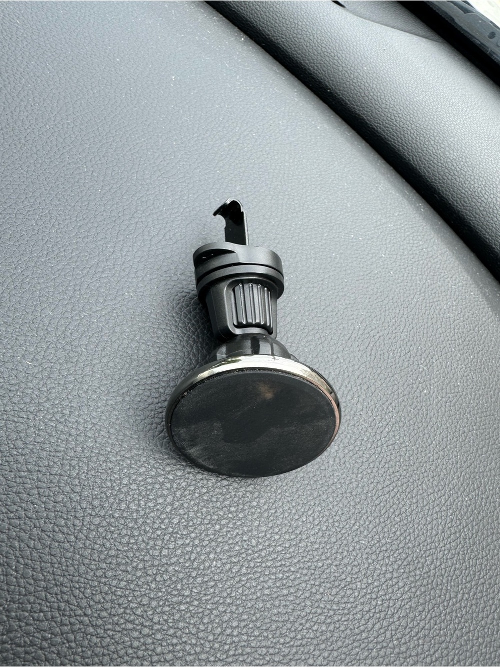 Universal Magnetic Car Vent Phone Mount - Black